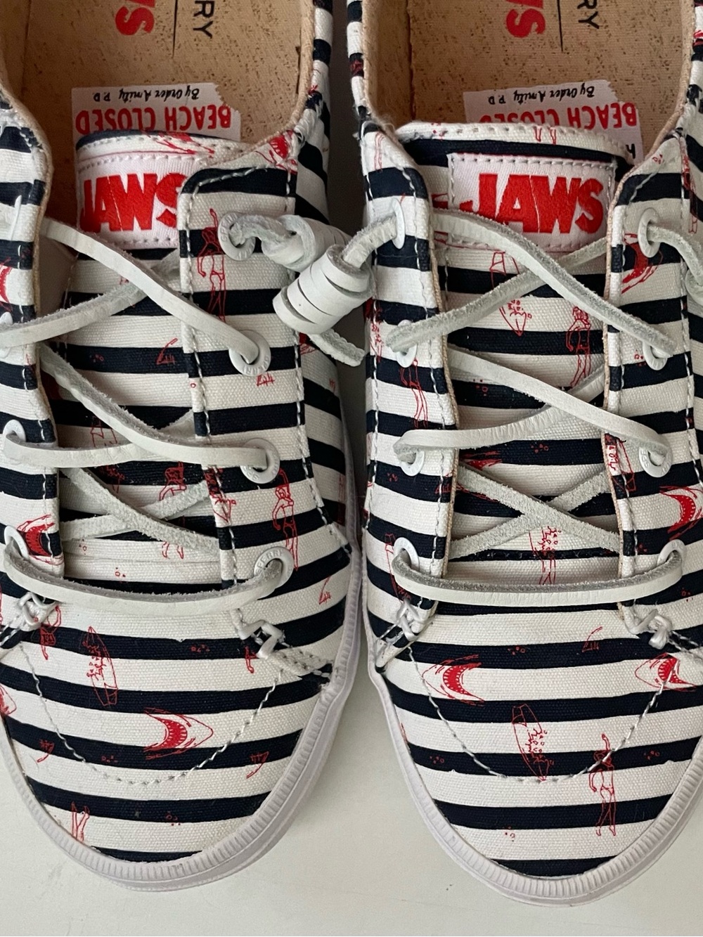 Sperry JAWS Women’s Navy Stripe Canvas Sneakers with Red Accent Sz 7